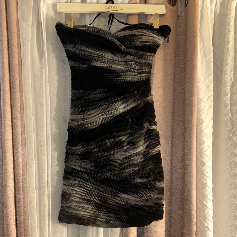 BCBGMAXAZRIA Size 02 Sweetheart Neckline Strapless Bandage Dress